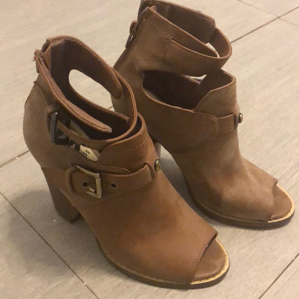 Open toed heels